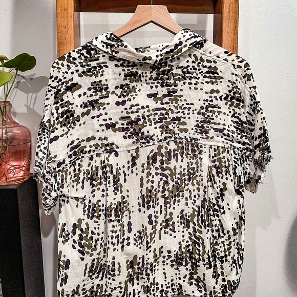 Cloth & Stone SZ M Abstract Camo Cropped Button Down! - Picture 8 of 8
